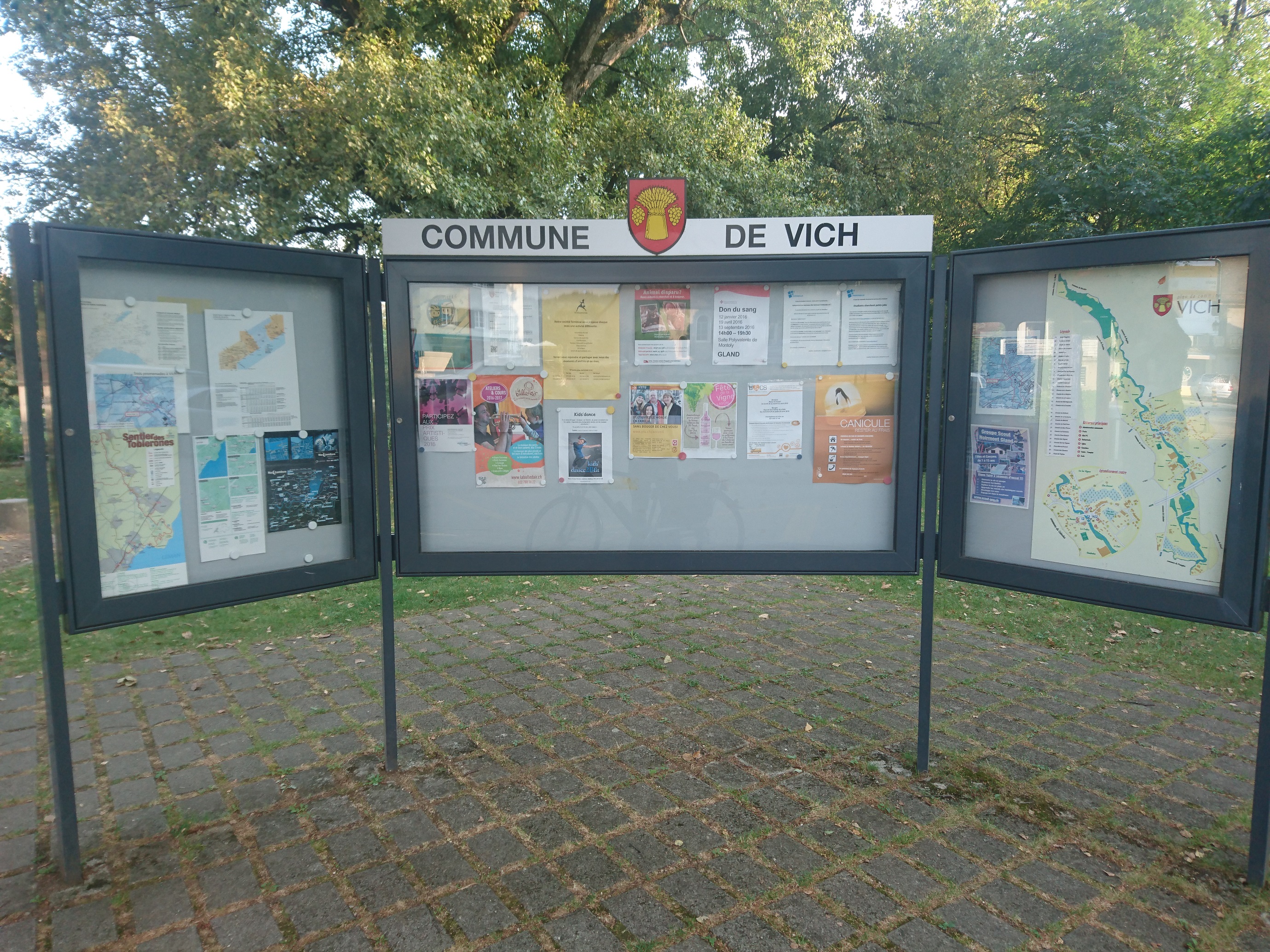 Photo of the communal noticeboard in the Vaudois village of Vich